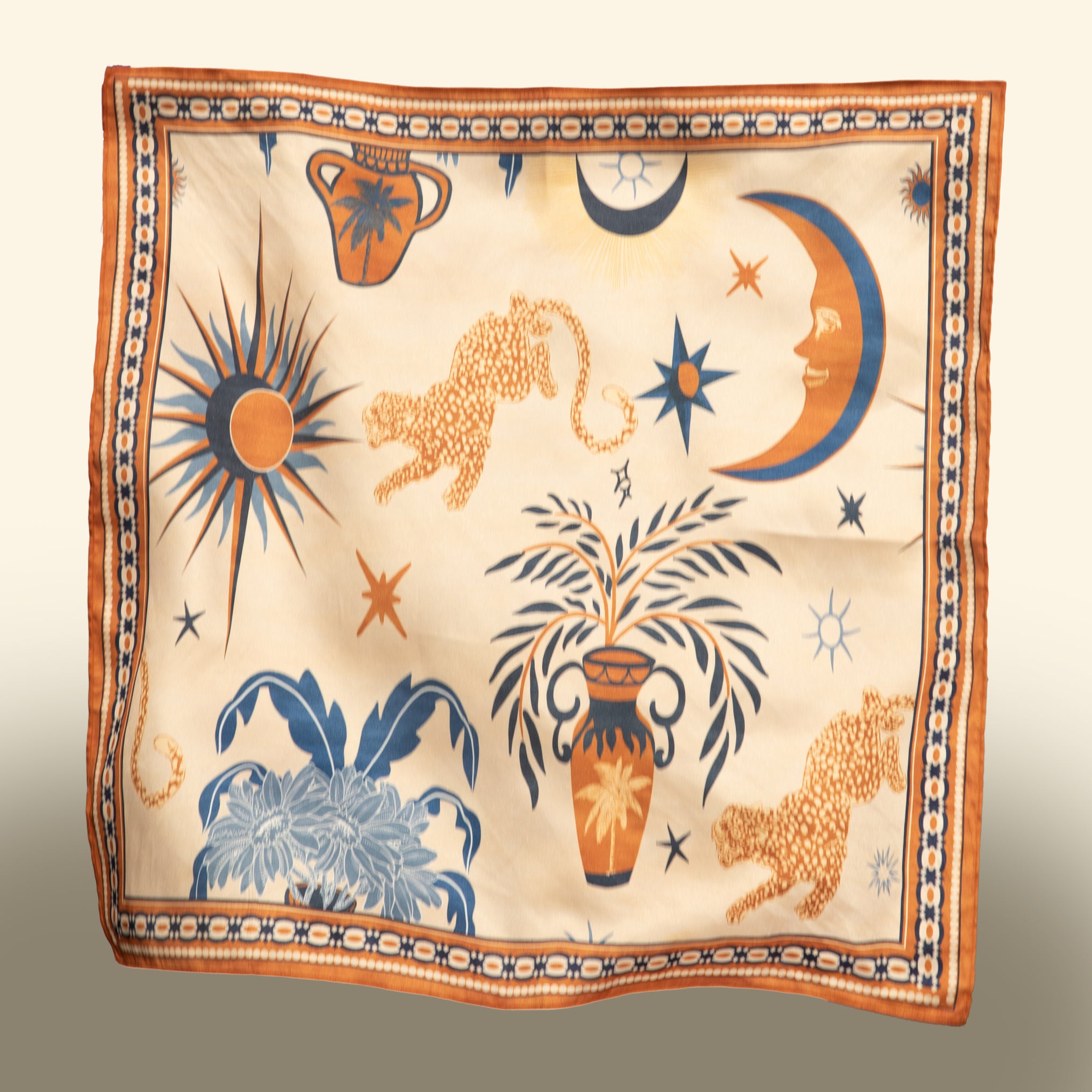 Foulard en satin recyclé - Motif inspiration Cocteau