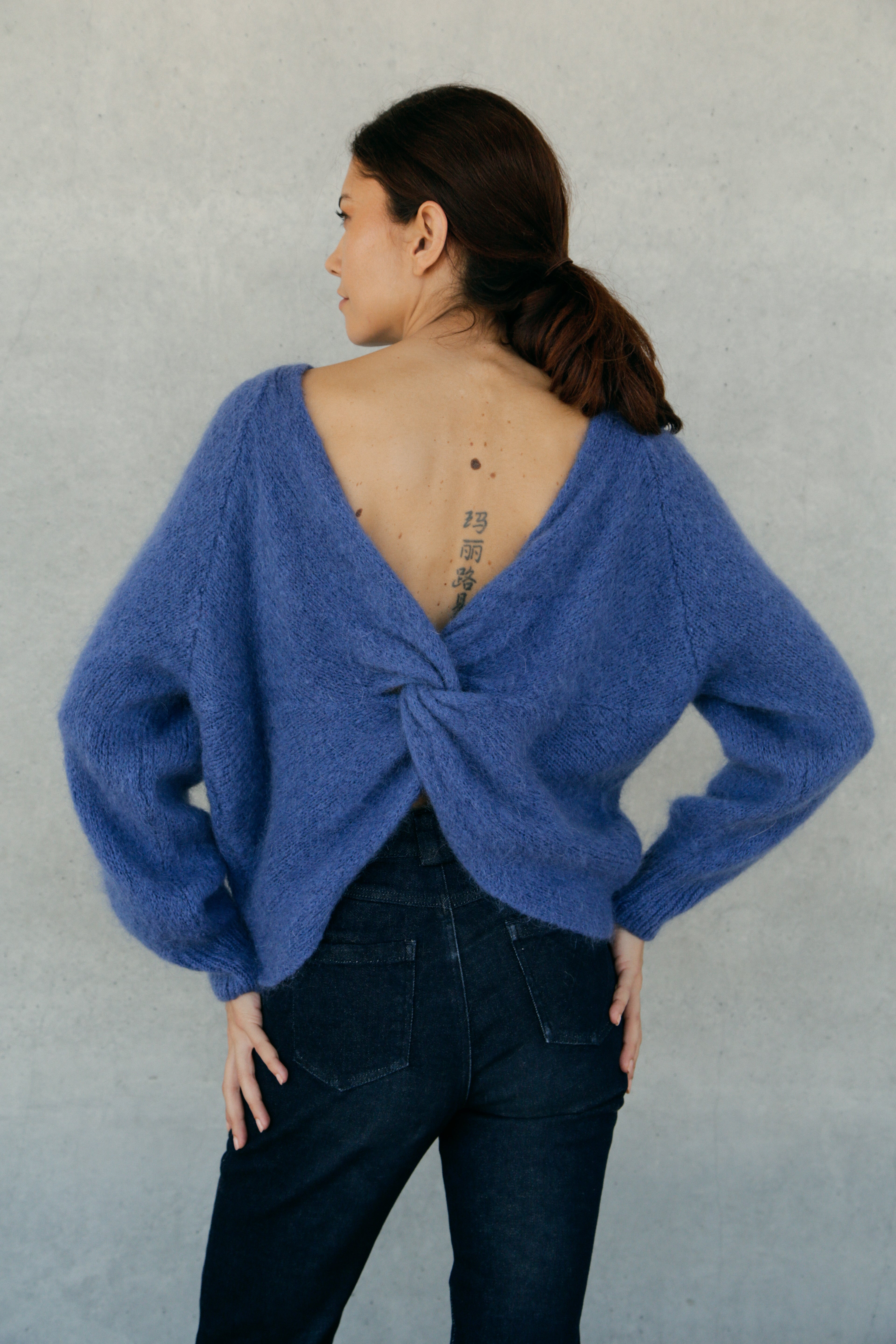 Pull en mohair Flore dos noué Azur