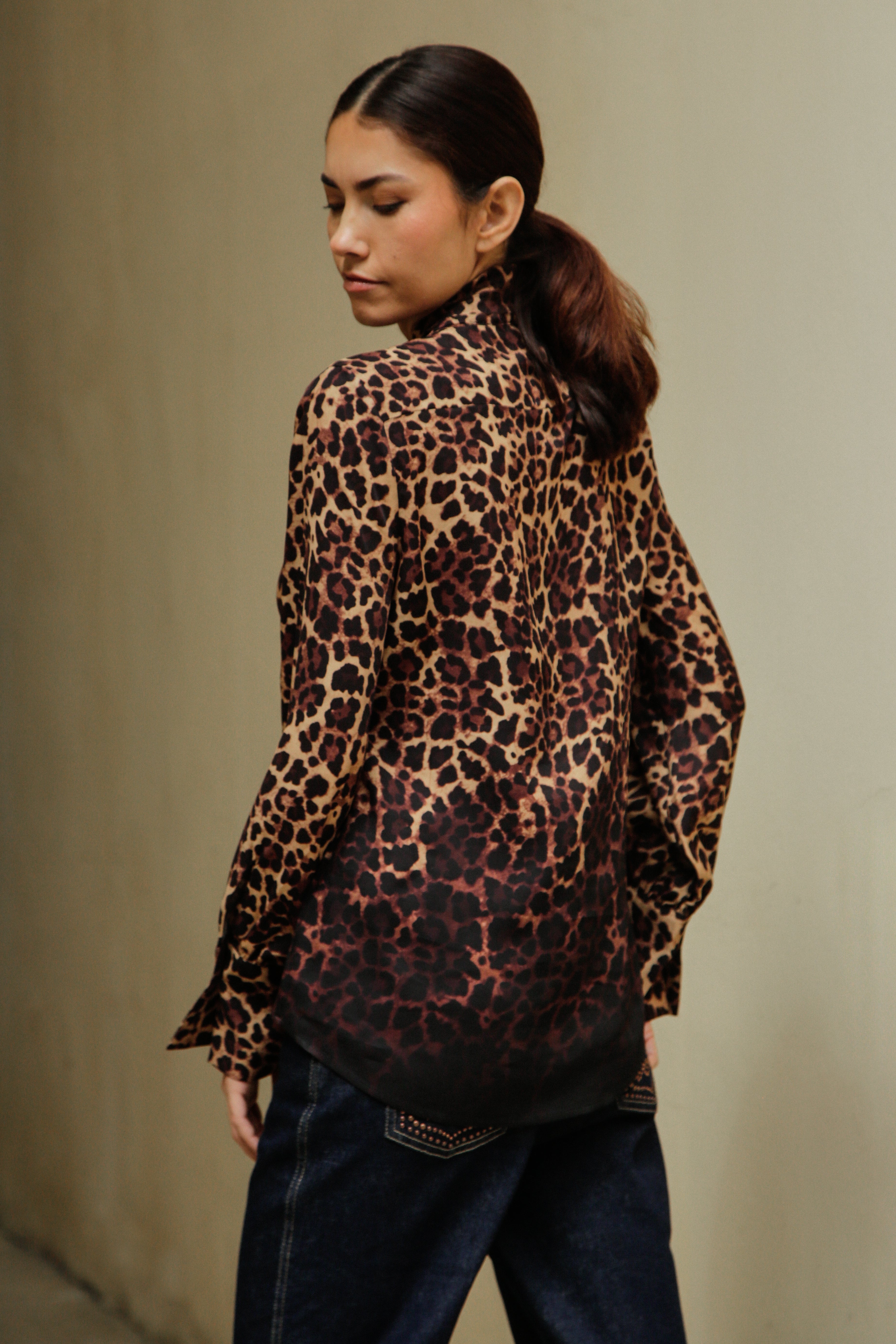 Blouse Mia col lavallière imprimé léopard Moka