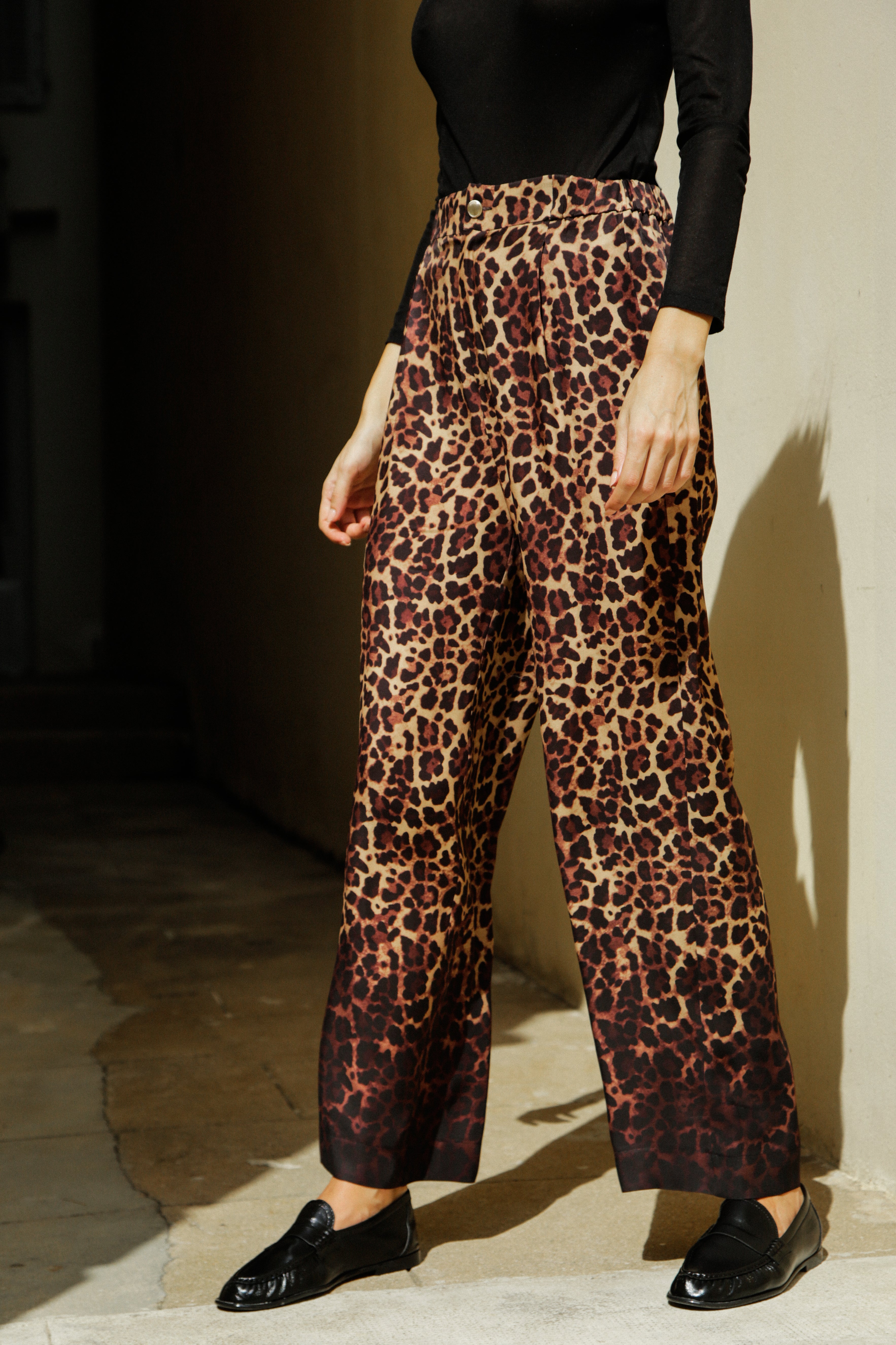 Pantalon Victoire en viscose fluide imprimé léopard Moka