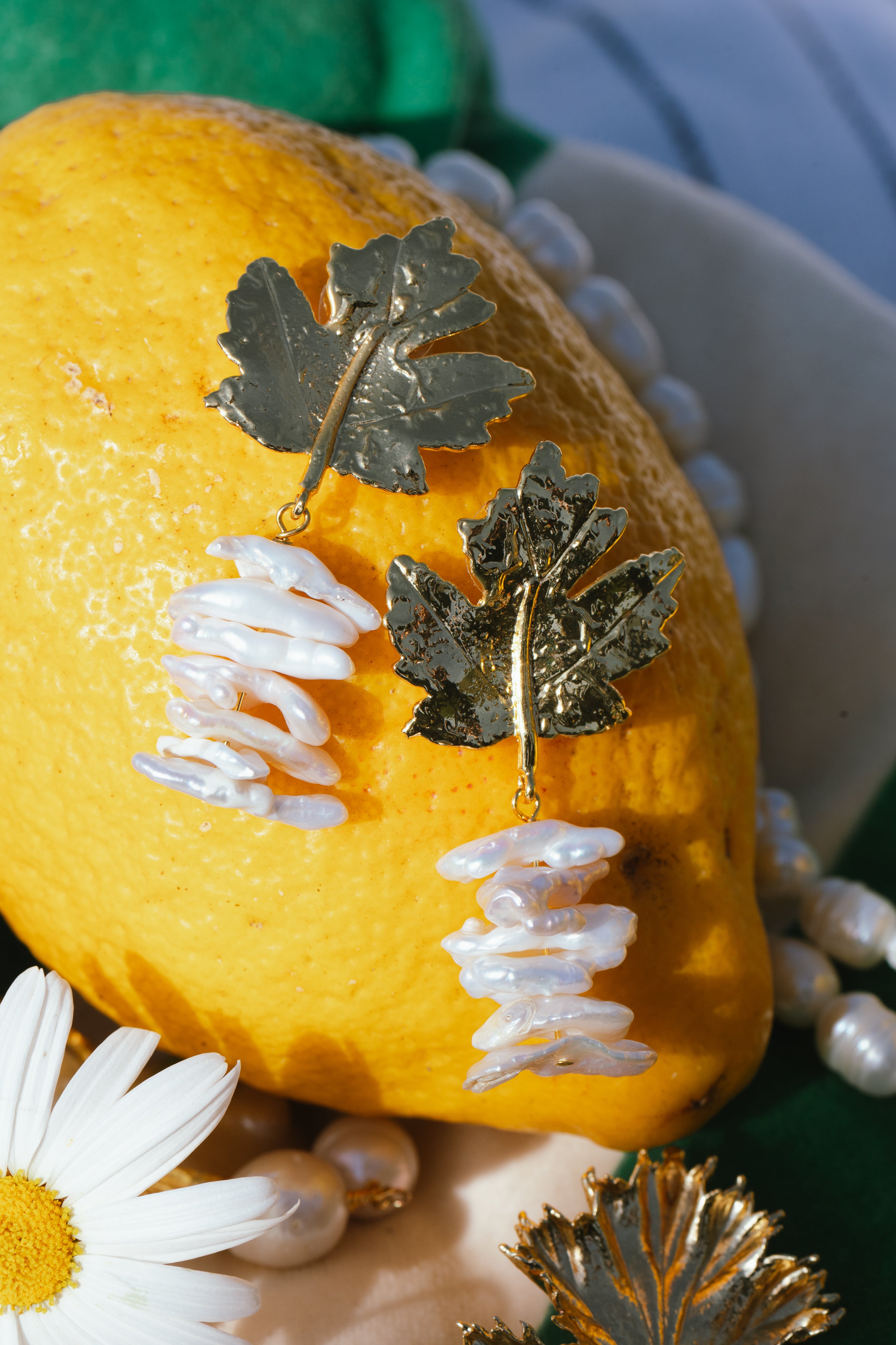 Boucles feuilles et perles