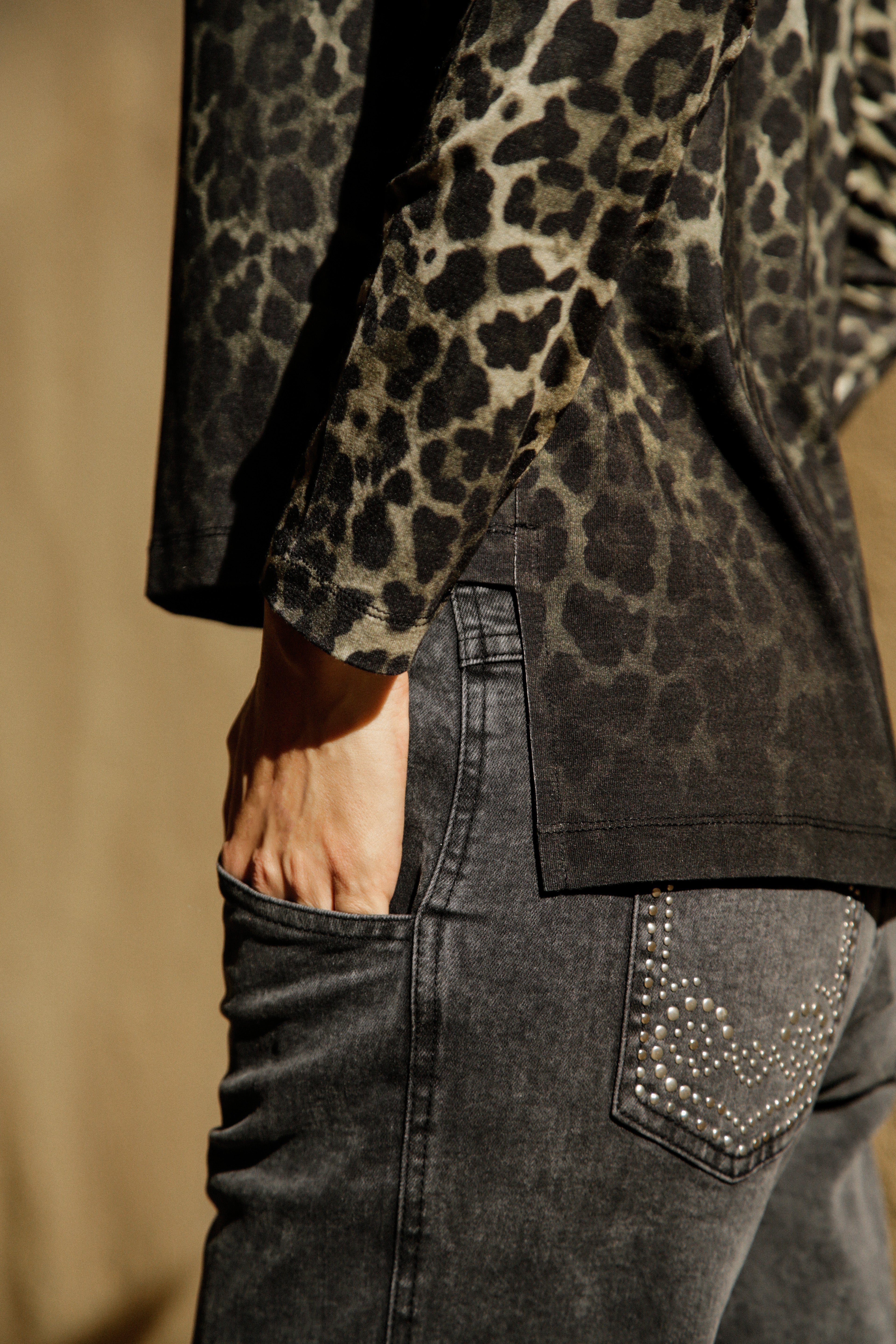 T-shirt Iris manches longues en viscose imprimé léopard Kaki