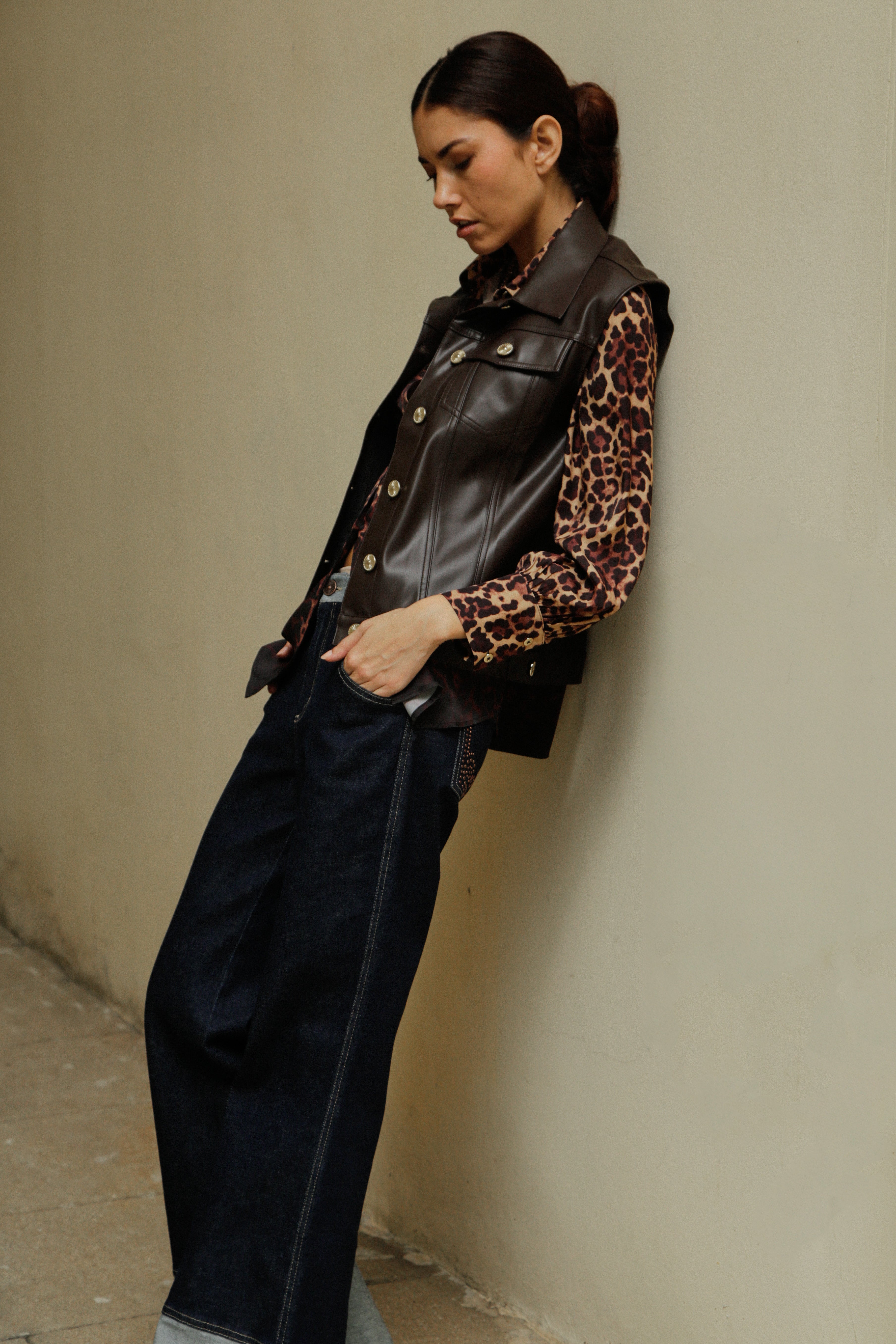 Veste Noa sans manches cuir vegan Moka