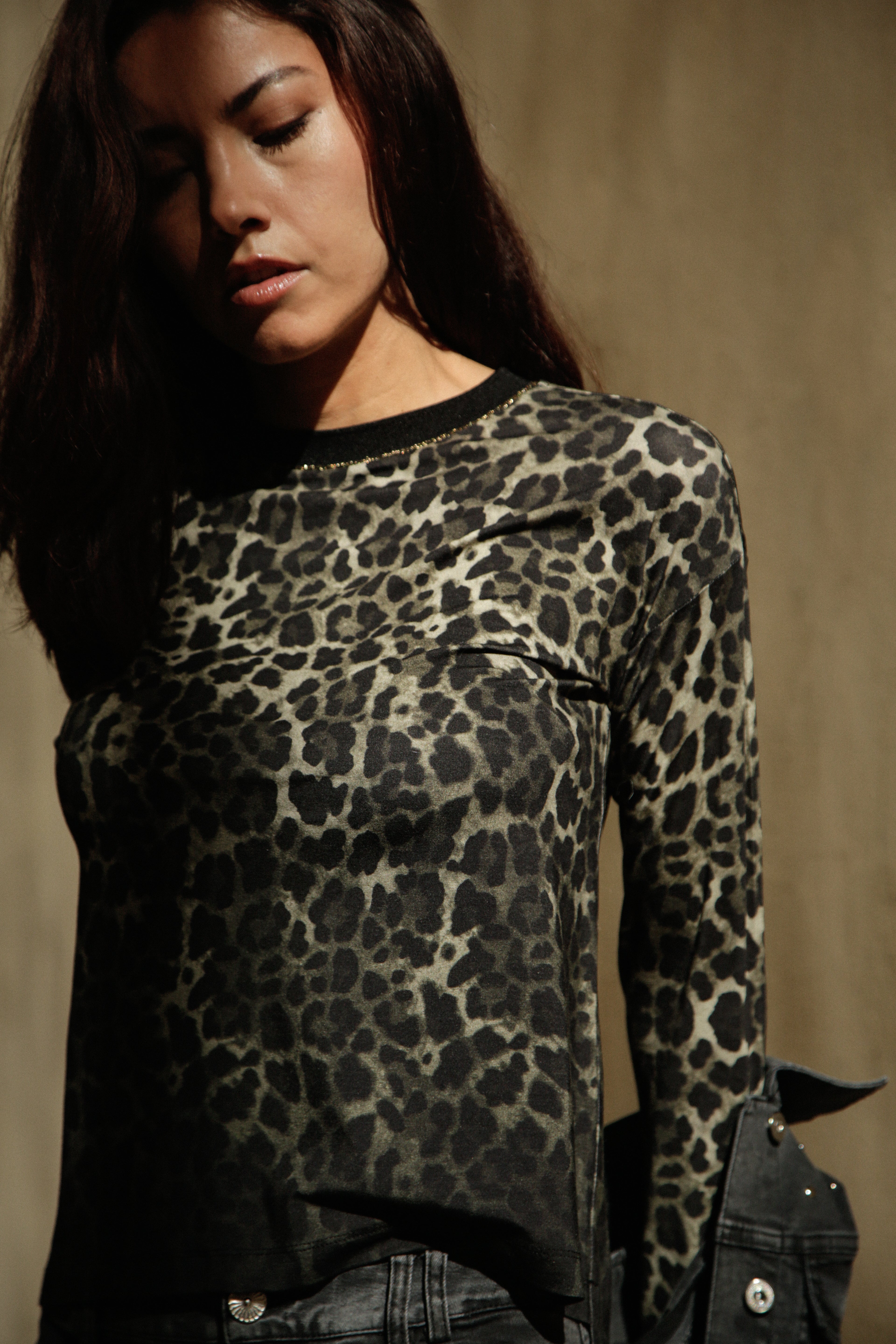 T-shirt Iris manches longues en viscose imprimé léopard Kaki