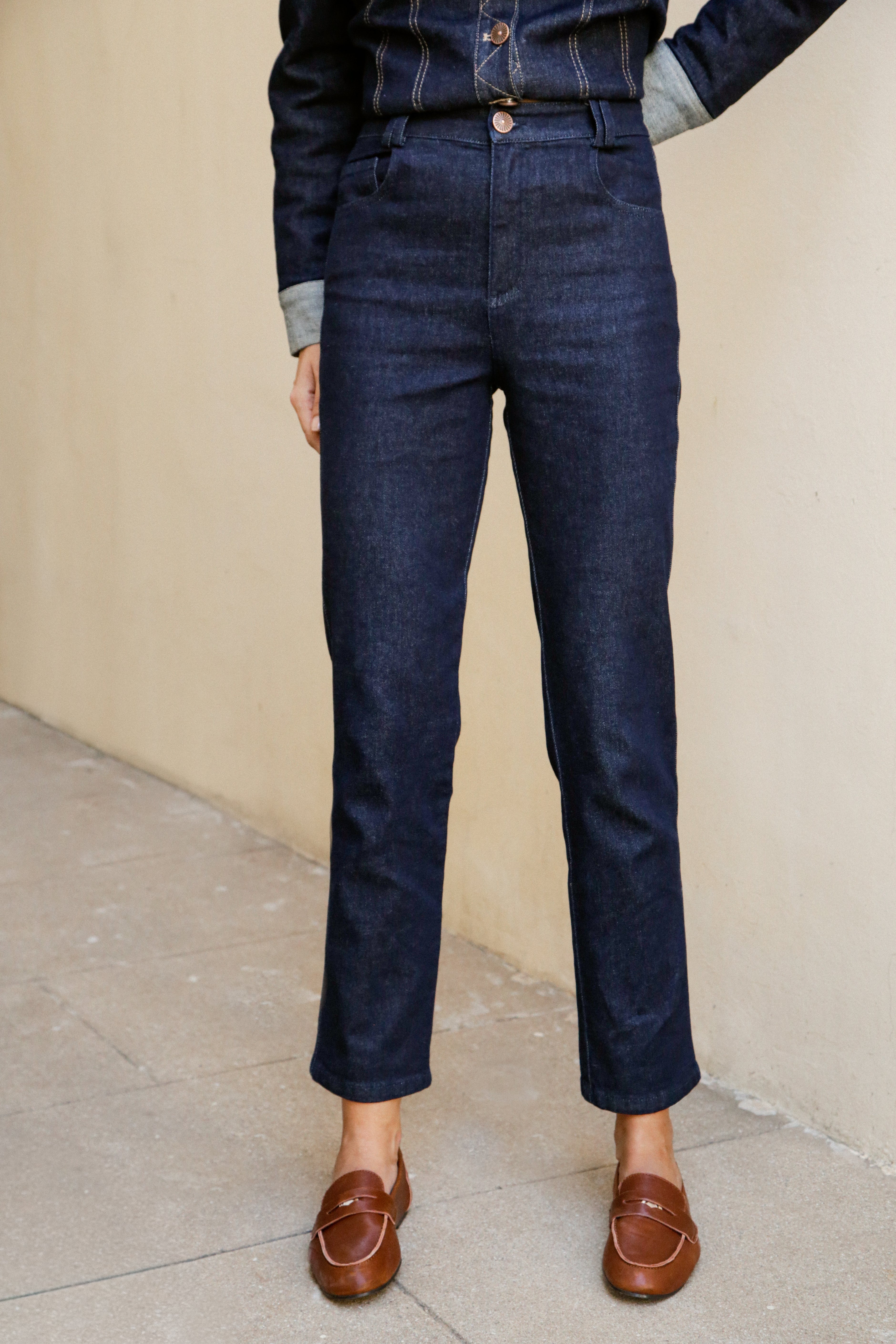 Jean Slim Aurore en denim brut.