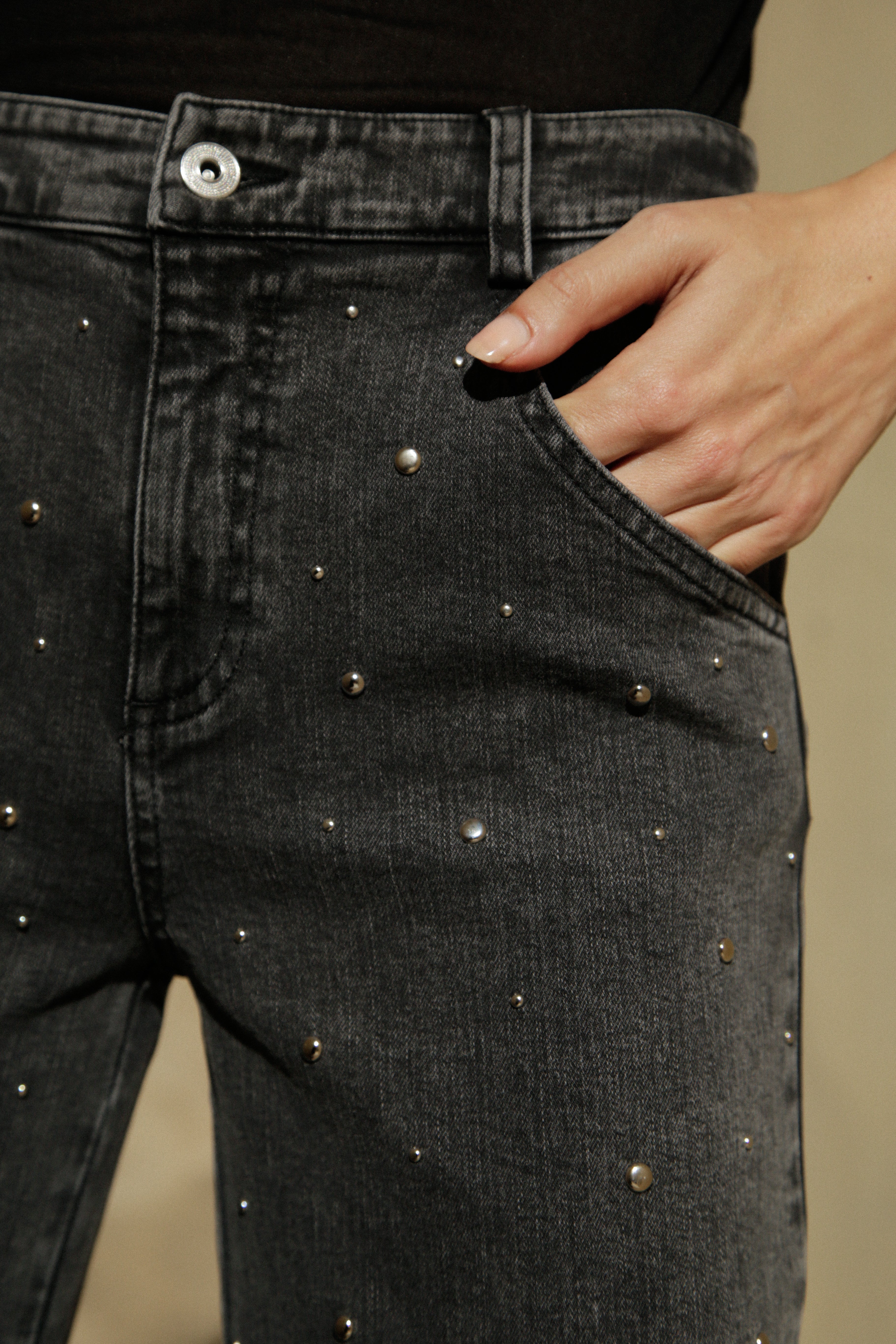 Jean Gabriel en denim gris à clous
