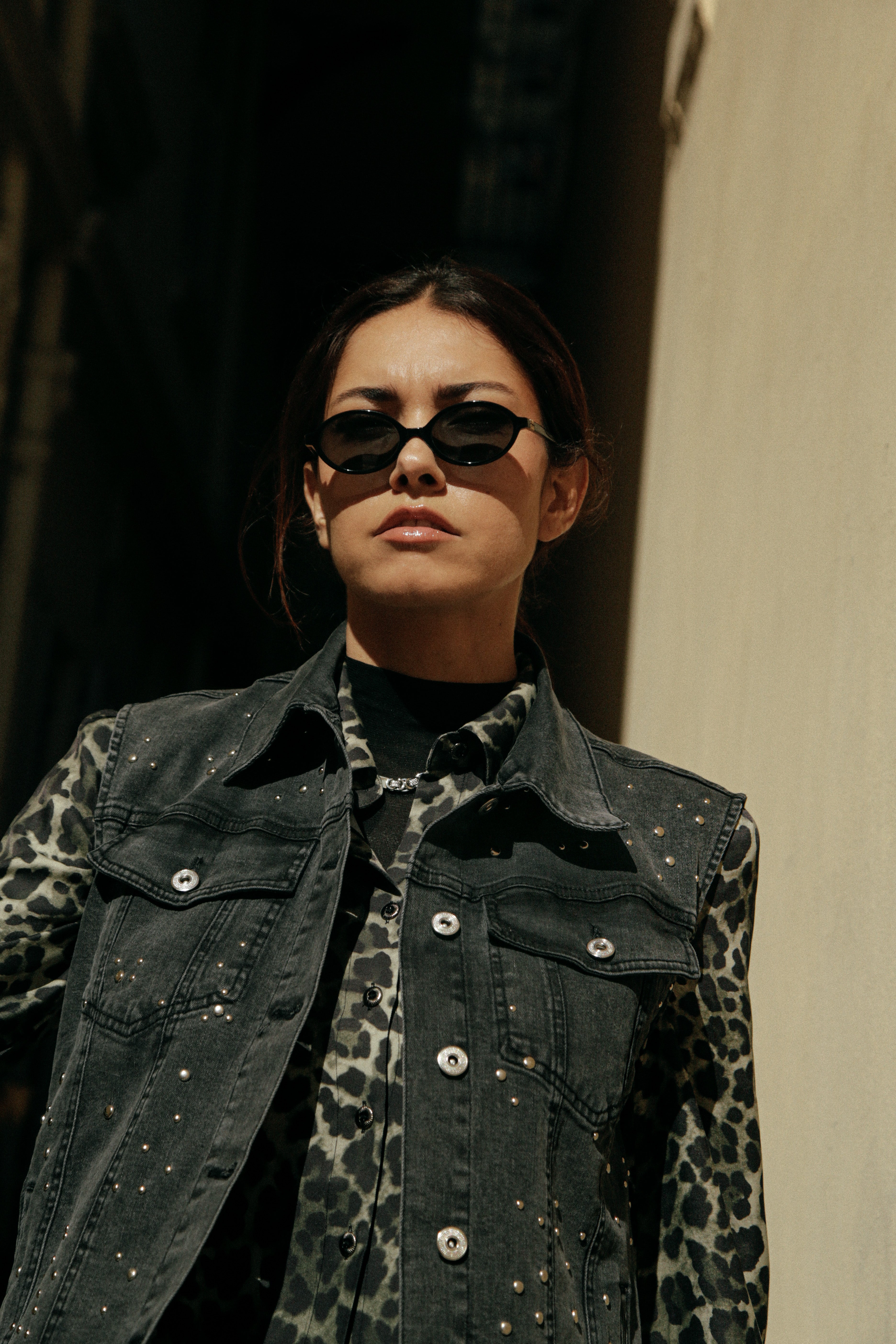 Veste Suzi sans manche avec clous en denim gris
