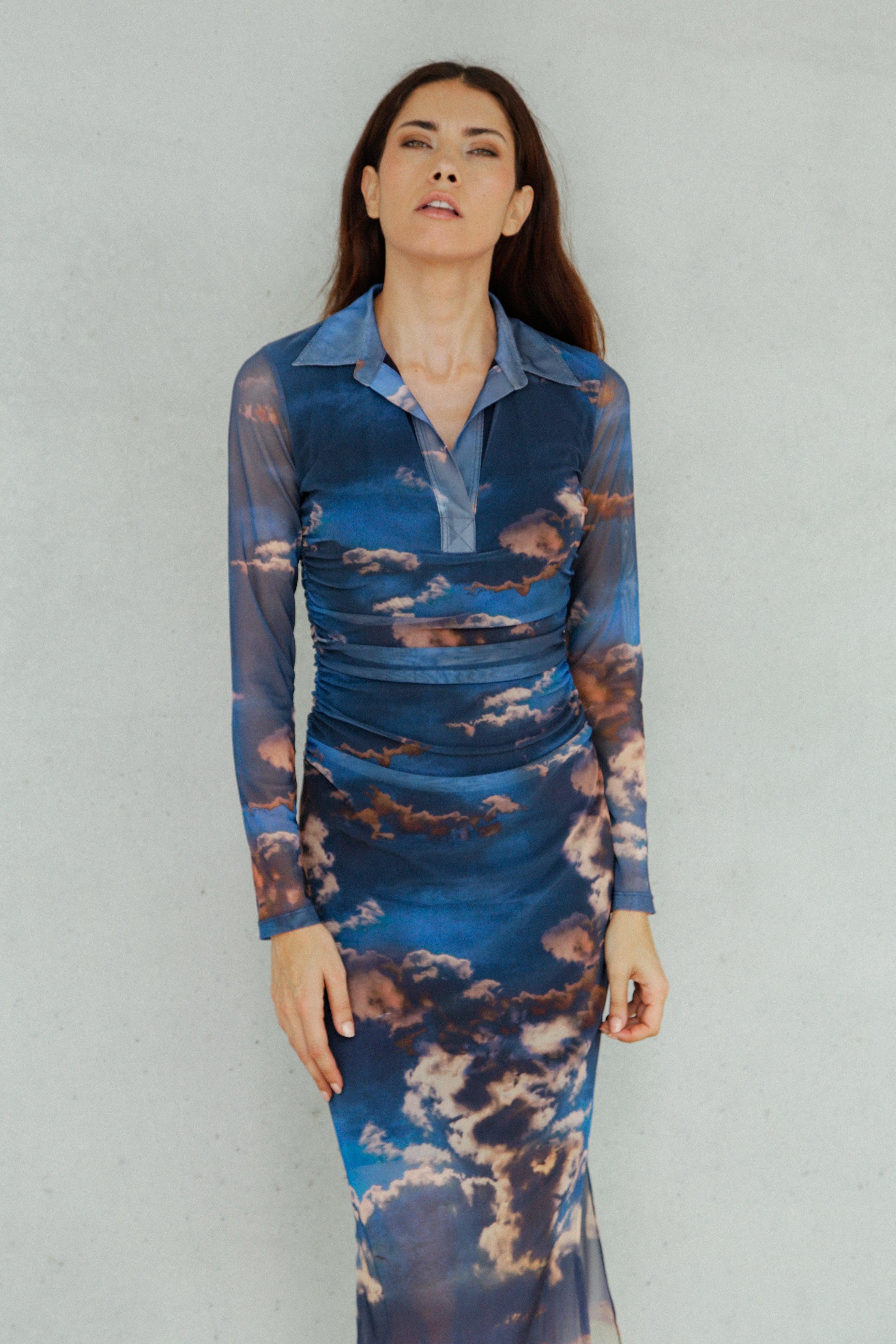 Robe Eclipse drapée en maille résille imprimé nuage
