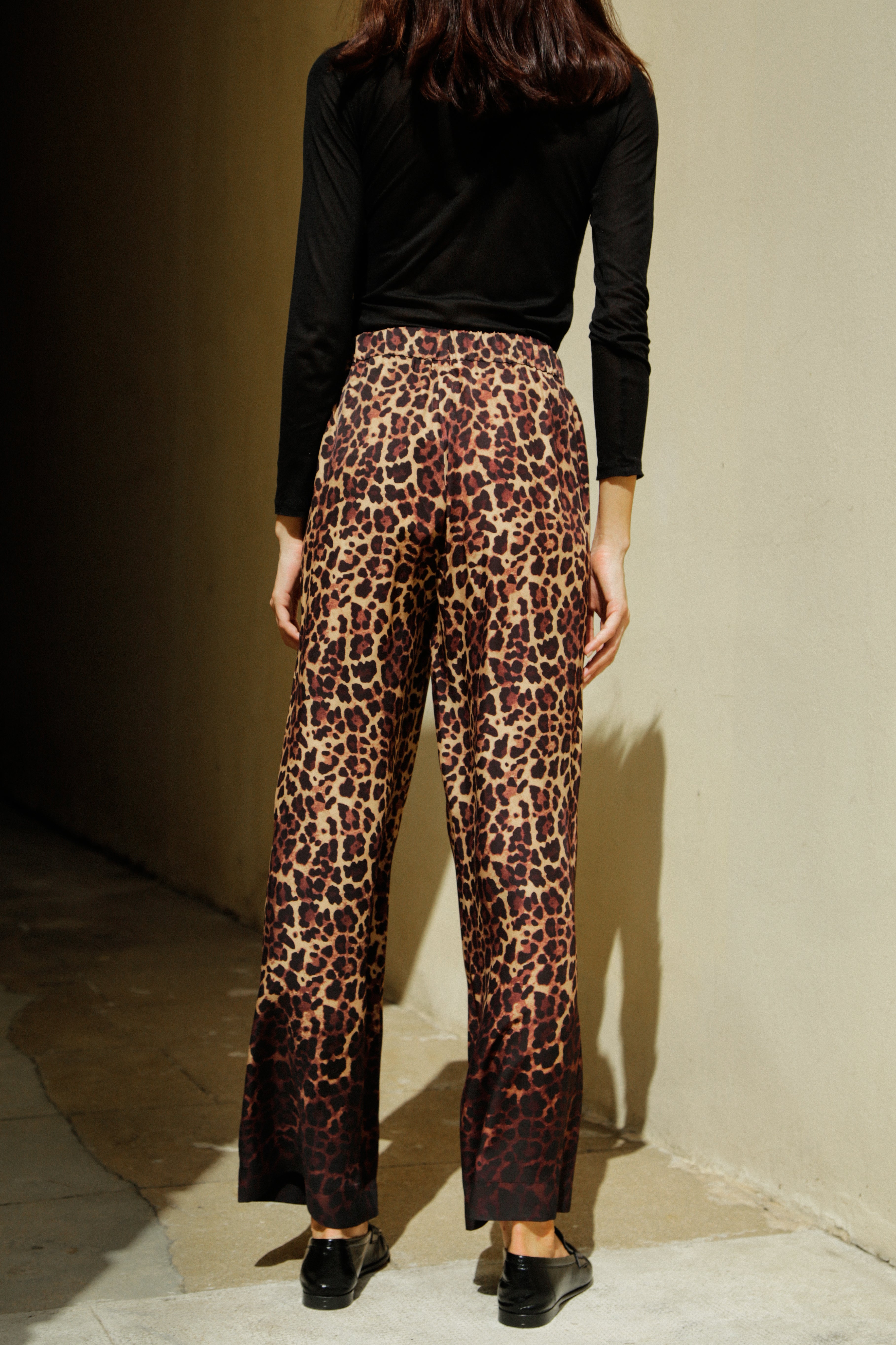 Pantalon Victoire en viscose fluide imprimé léopard Moka